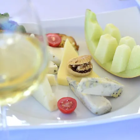 Lugga Boutique & Hotel 3*