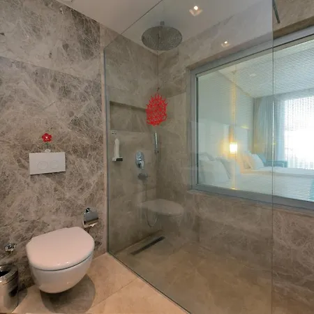 Hotel Lugga Boutique & 3*