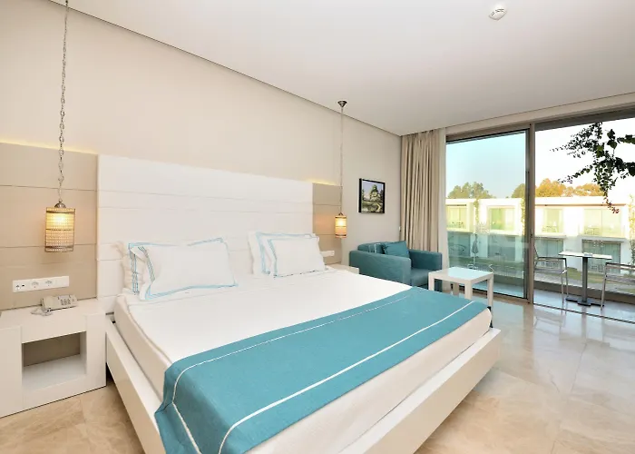 Lugga Boutique & Ортакент