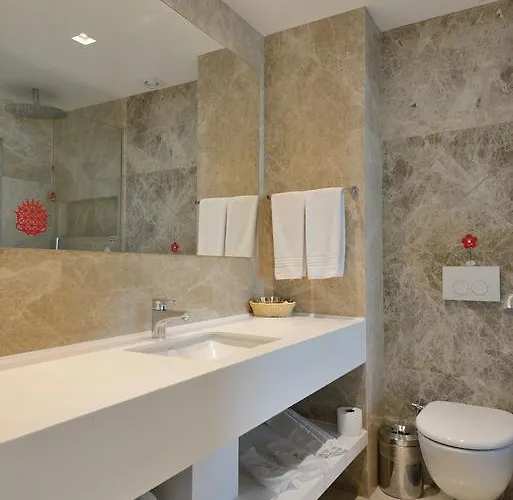 Lugga Boutique & Hotel 3*