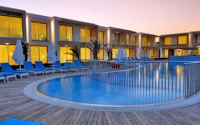 Lugga Boutique & Hotel 3*