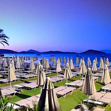 Lugga Boutique & 3*