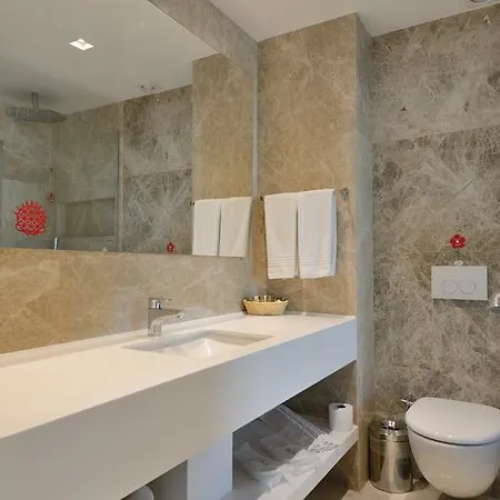 Lugga Boutique & Hotel 3*