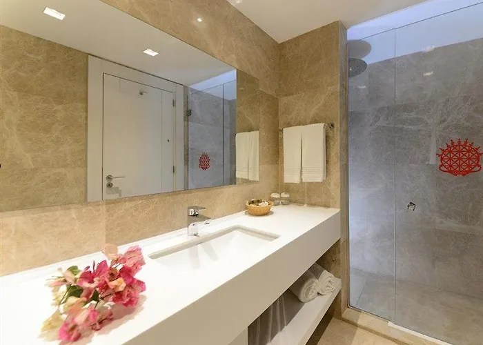 Lugga Boutique & Hotel 3*